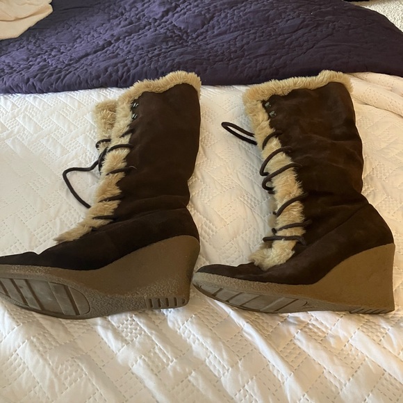 Nine West dark brown suede and fur tie up boots. - Picture 3 of 6